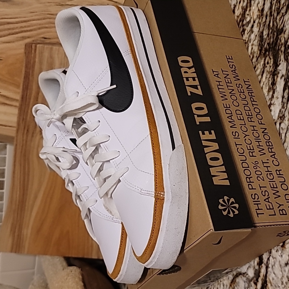 Men Nike Court Legacy shoes only worn a couple of times NO BOX